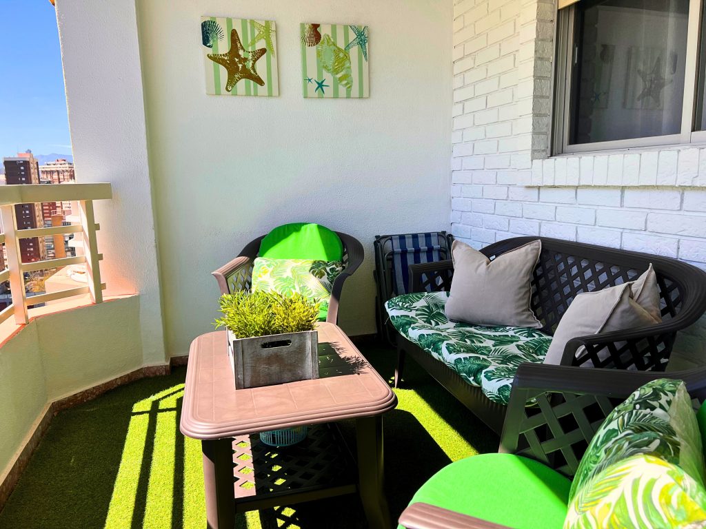Terraza exterior abierta del apartamento Alhambra en Benidorm (Levante)